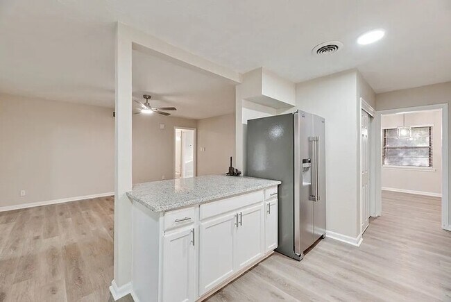 Foto del edificio - 5706 Rocky Ridge Rd