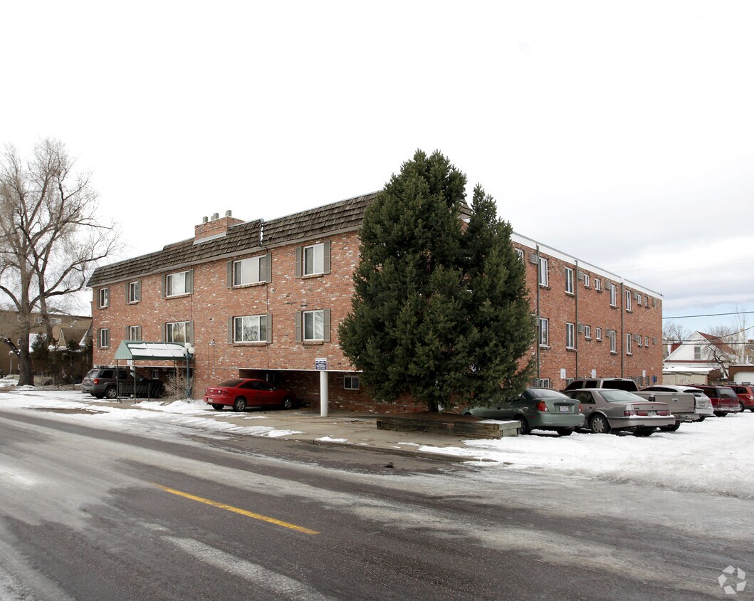 Primary Photo - King James Apartments