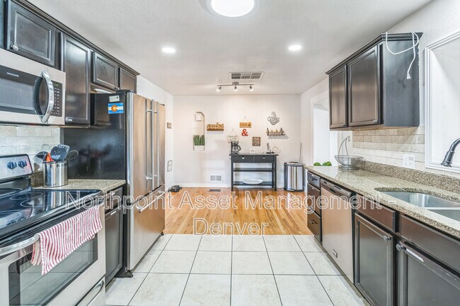 Foto del edificio - 3241 Sheridan Boulevard