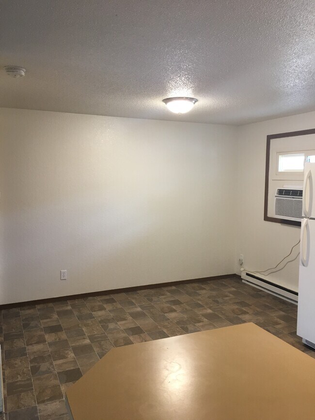 Building Photo - 4932 Basswood Dr
