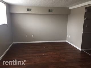 Building Photo - 1 br, 1 bath Apartment - 6 Chalon Ln 4 Unit 4