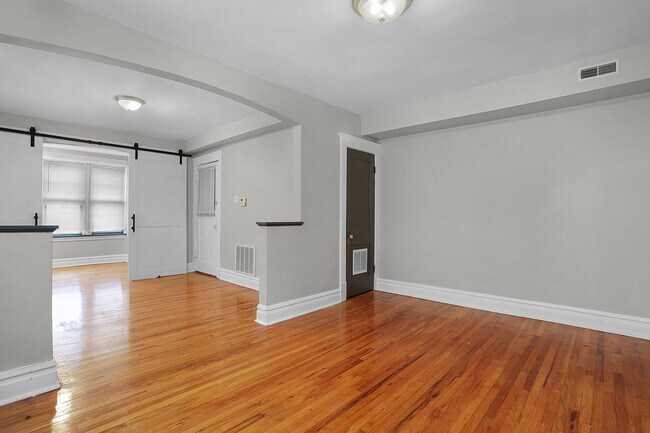 Foto del edificio - 4908 Devonshire Ave