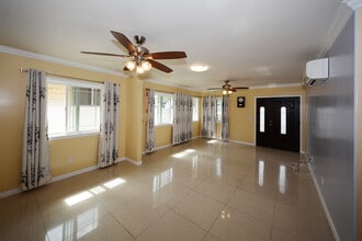 Building Photo - 1517 Palolo Ave
