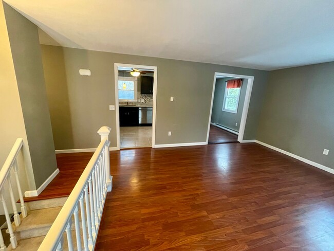 Building Photo - 3 Bedroom Home in Mystic!