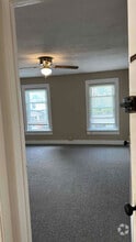 Building Photo - 823 Putnam St