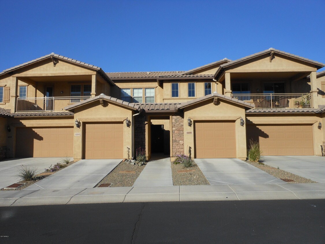 Foto principal - 2128 W Tallgrass Trail