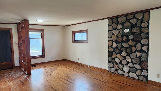 Foto del edificio - Single Family Three Bedroom Home in Salama...