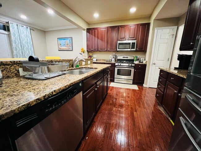 Foto del edificio - 446 Kingscote Ln
