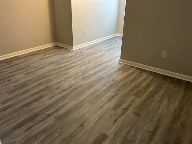 Foto del edificio - 1937 Hoods Fort Cir NW