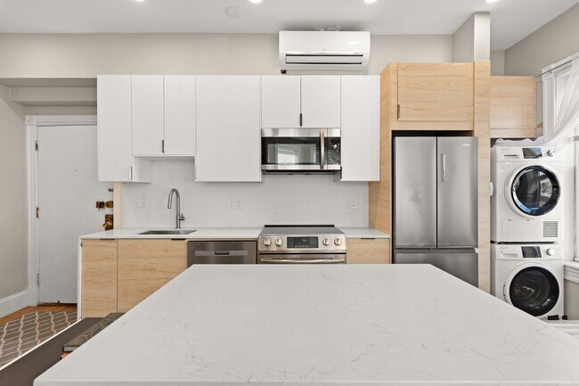 Building Photo - Gorgeous 1-bed/1-bath with Laundry in Unit!