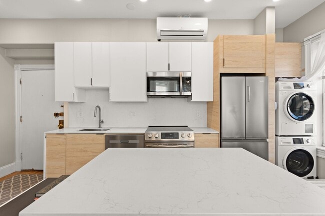 Foto del edificio - Gorgeous 1-bed/1-bath with Laundry in Unit!