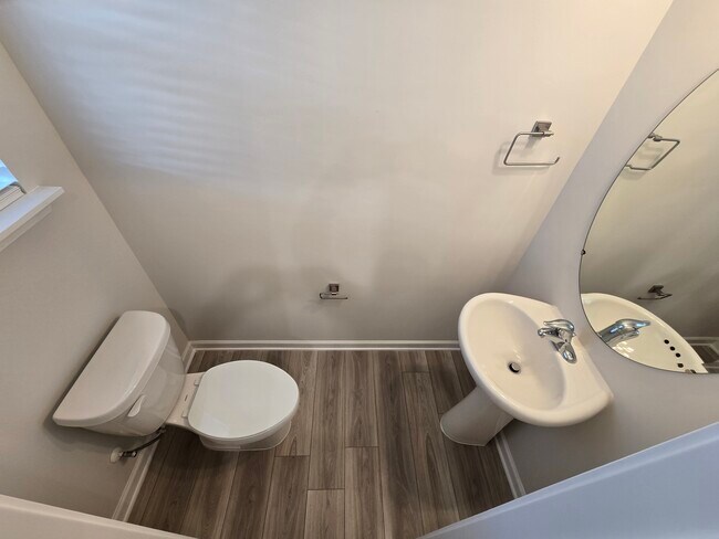 Foto del edificio - 5142 Tommy Ln