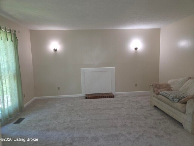 Building Photo - 4204 Holly Tree Dr