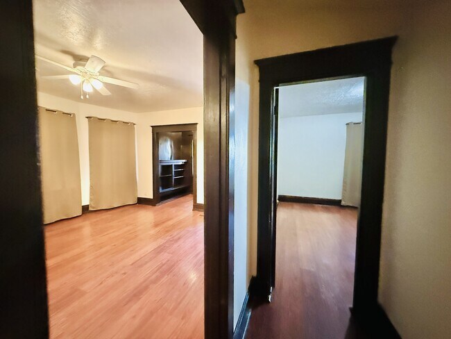 Building Photo - 578 E 21st St