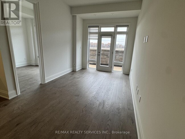 Photo du bâtiment - 3299 Taha Gdns