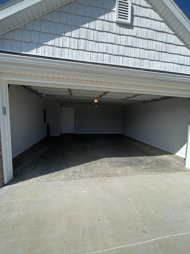 Building Photo - 350 Emerald Woods Run