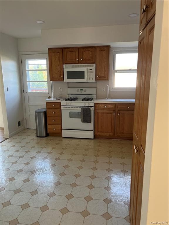 Building Photo - 160 Lake Nanuet Dr