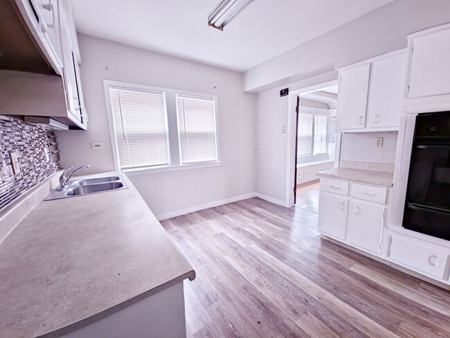 Foto del edificio - 3305 E. Overlook Rd Cleveland Heights, OH ...