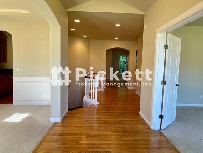 Foto del edificio - Spacious 4 Bedroom House in Fantastic Silv...