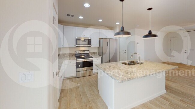 Building Photo - 9943 W Bradshaw Dr