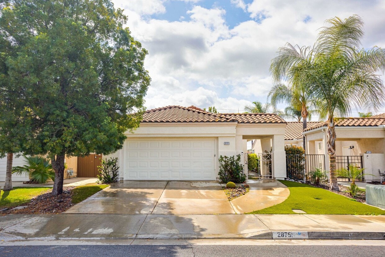 Primary Photo - Gorgeous Single story home - walking dista...