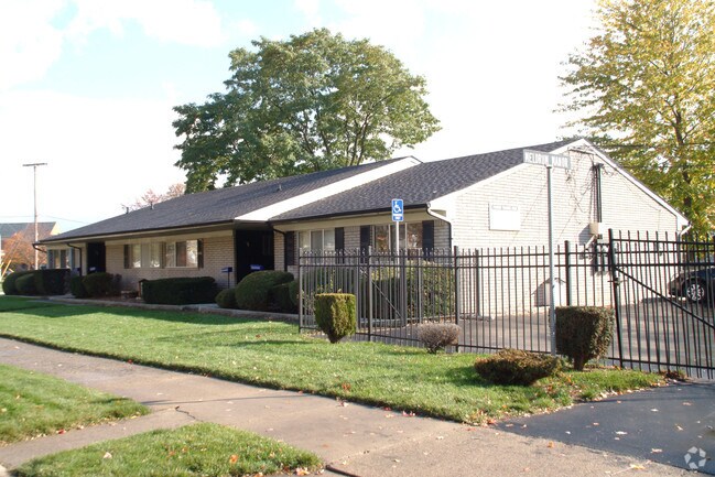 Building Photo - Meldrum Manor