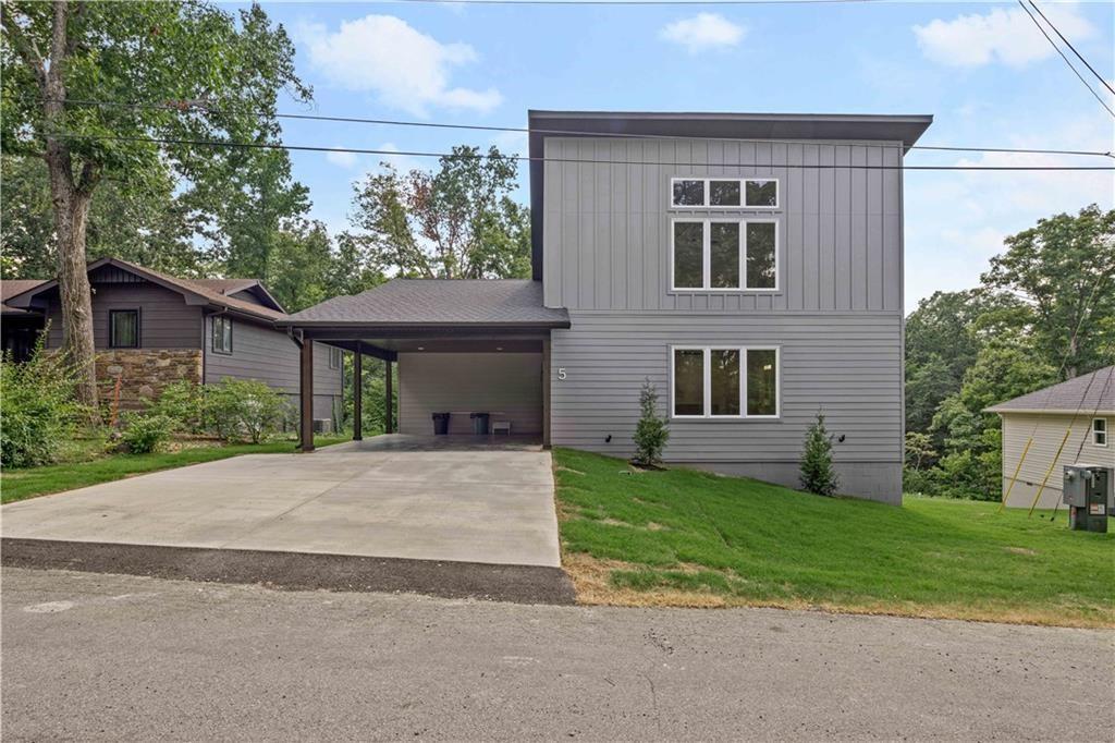 Primary Photo - 5 Blandford Ln