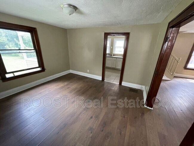 Building Photo - 566 Lilley Ave