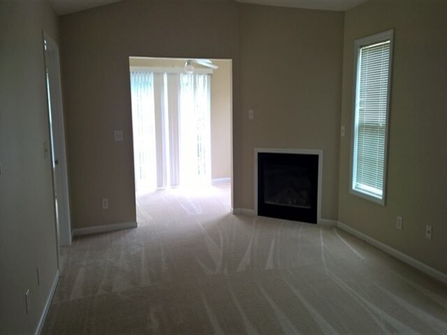 Building Photo - 5760 Regent Village Dr
