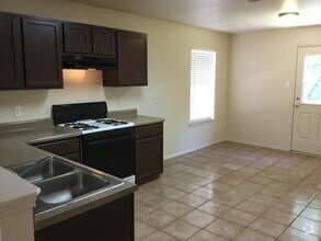 Building Photo - 9001 Kimono Ridge Dr