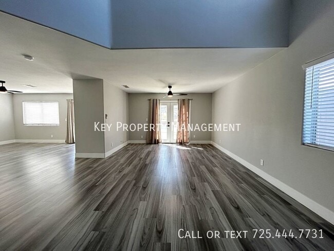 Building Photo - 5 BEDROOM 2.5 BATH HOME W/ SPARKLING POOL!