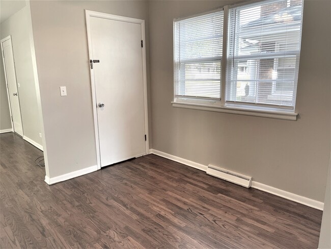 Building Photo - 10 S Wright St