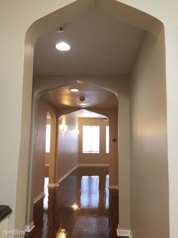 Building Photo - 2 br, 1 bath Apartment - 2449 E. 77th St