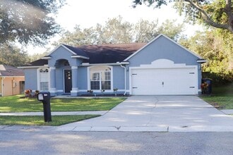 Building Photo - 5560 River Oaks Dr