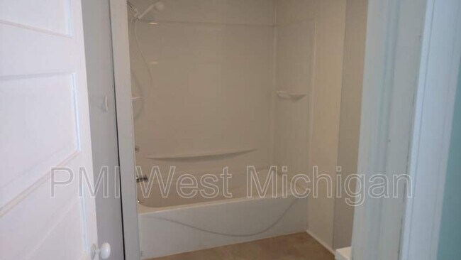 Foto del edificio - 946 Pine Ave NW