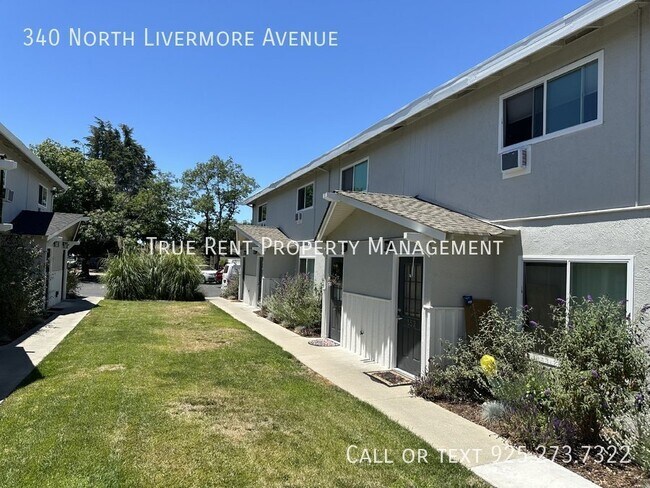 Building Photo - Well Kept 2-Story Apartment Close to Downt...