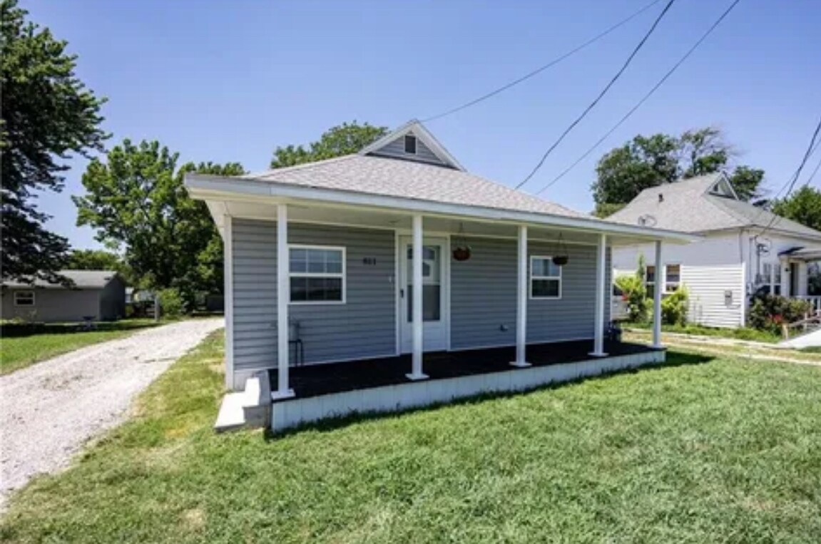 Primary Photo - 811 N 15th St