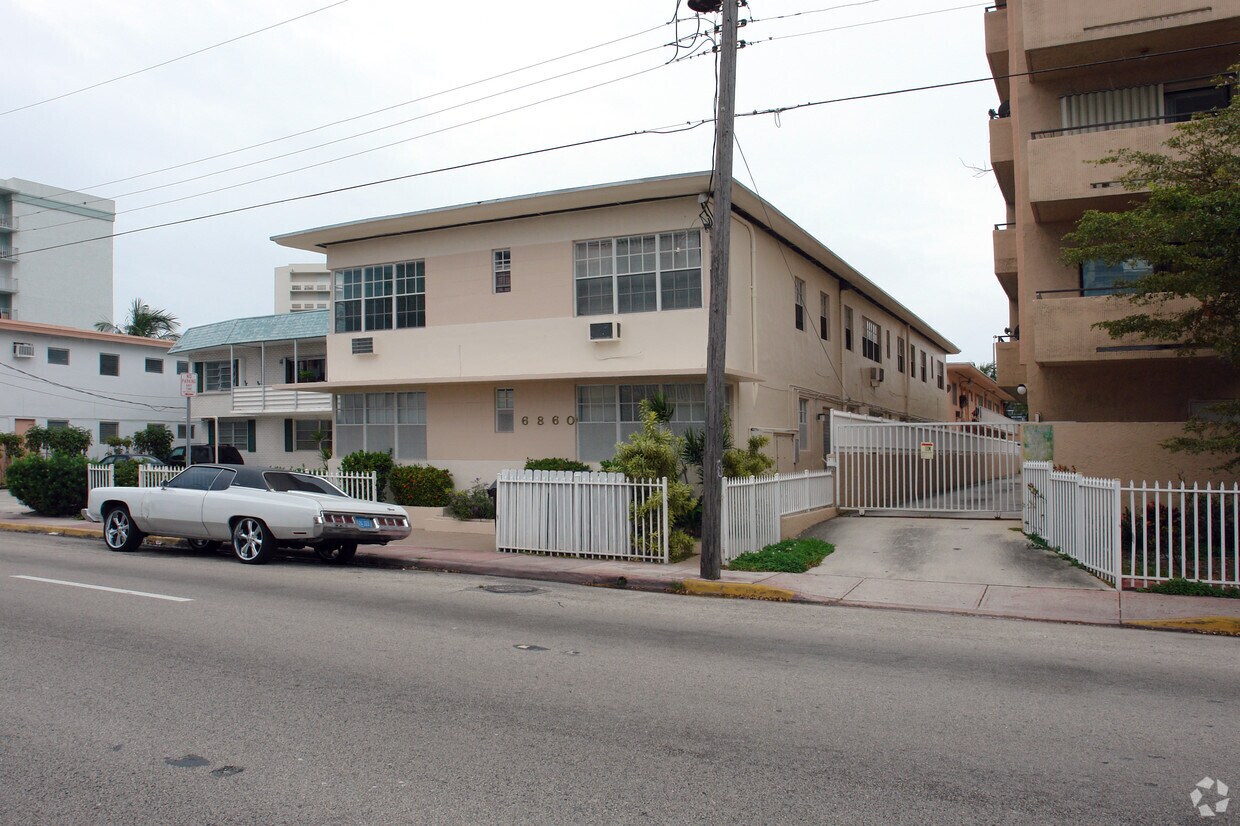 Foto principal - 6860 Abbott Ave