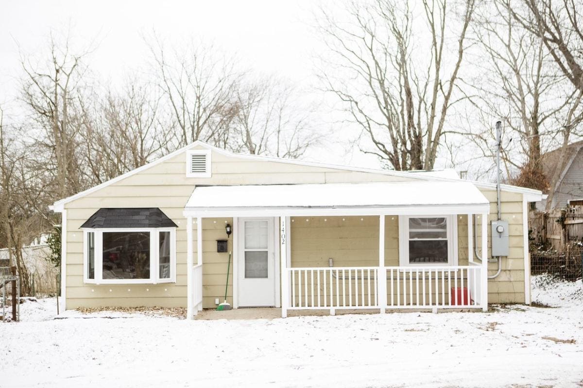 Primary Photo - 1402 S Woodlawn Ave