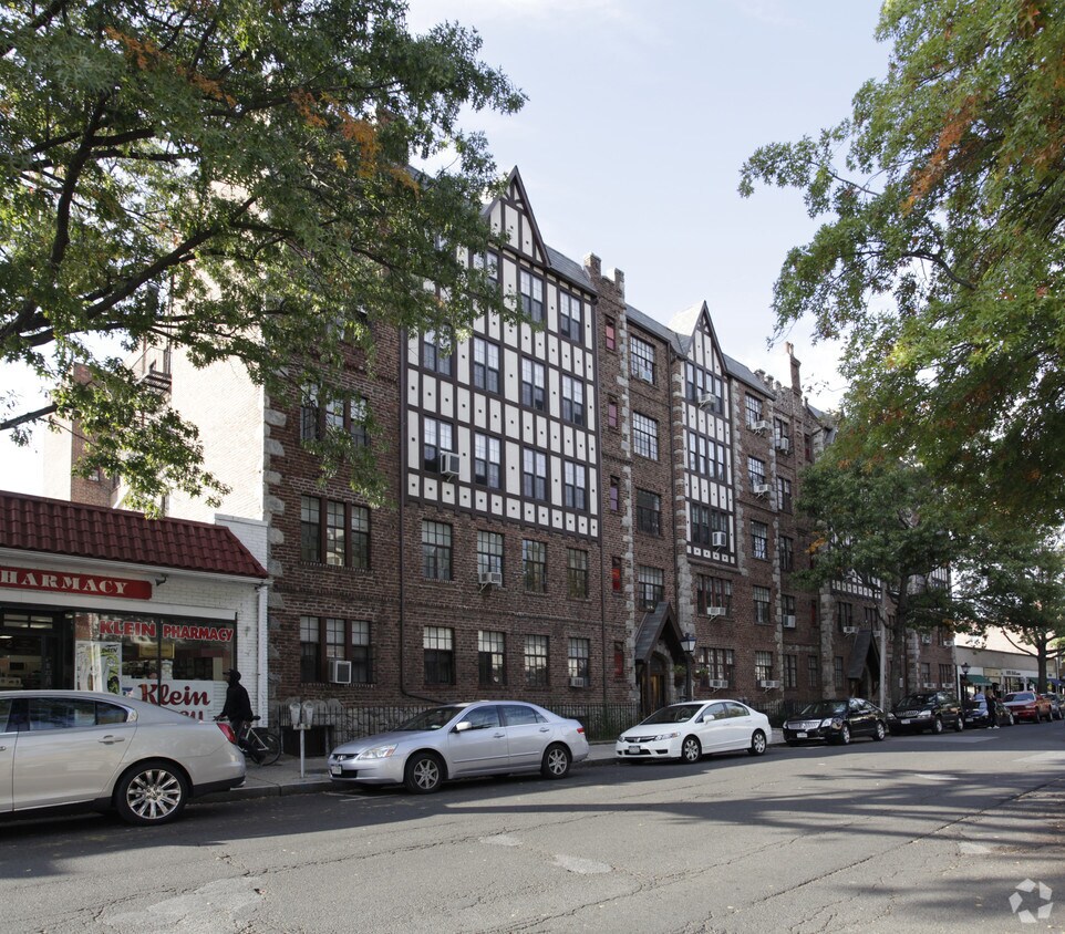 Primary Photo - Pelnord Apartments
