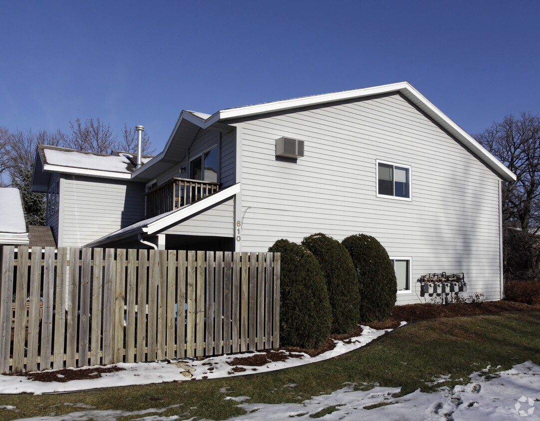 610 Pleasant Dr, Hastings, MN 55033 Apartments in Hastings, MN