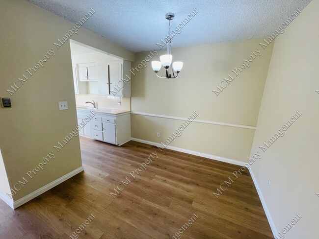 Unit #7 Dining Area - 11686 Darlington Ave