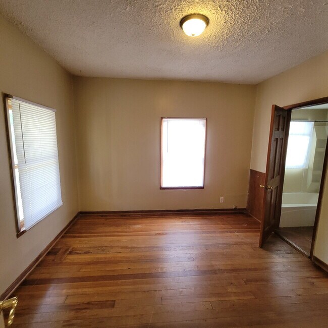 Foto del edificio - Near Southeast 2BR House!