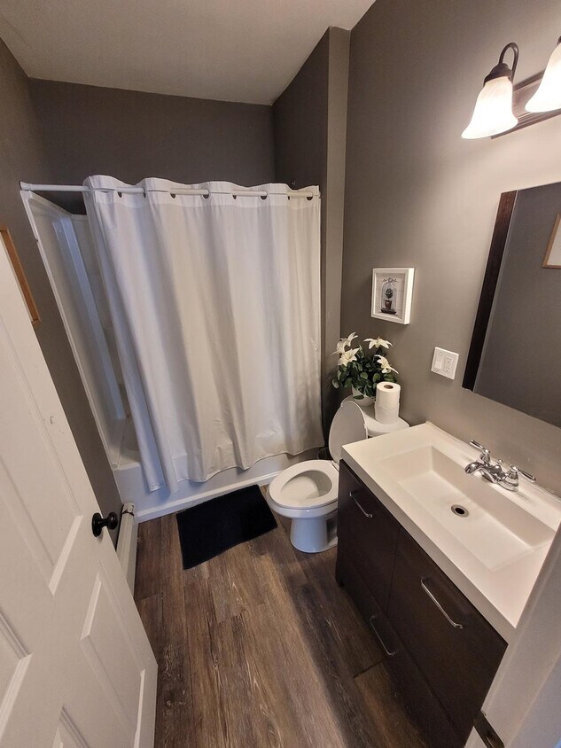 Foto del edificio - 487 Manton Ave