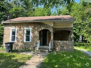 Building Photo - 572 East Ave