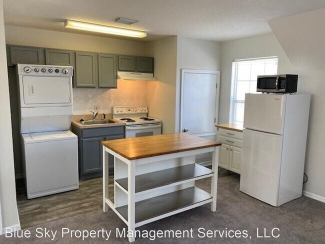 Building Photo - Studio, 1 bath House - 202 Reserve Place #B