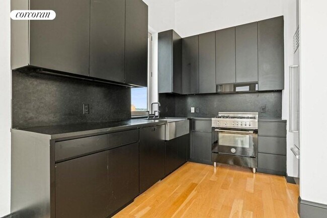 Building Photo - 144 N 8th St