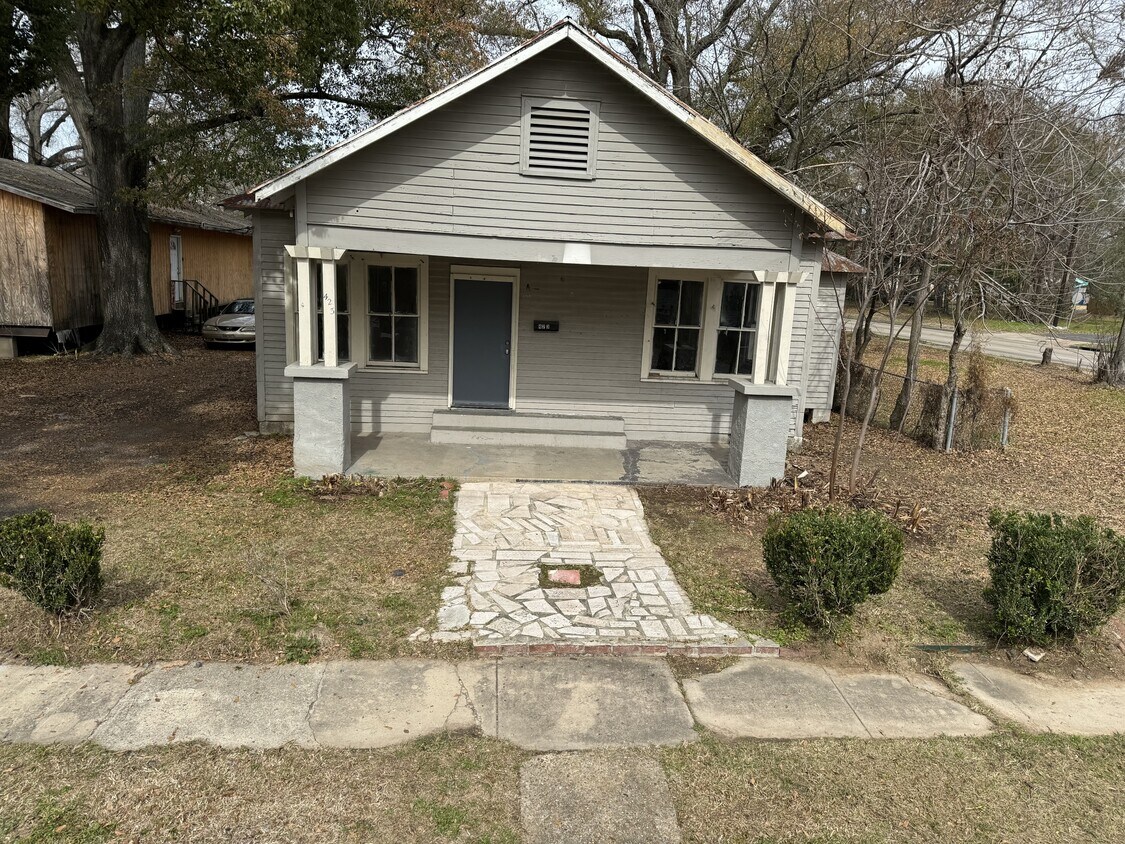 Primary Photo - 423 Sampson St