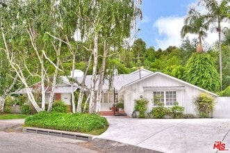 Building Photo - 4031 Hollyline Ave