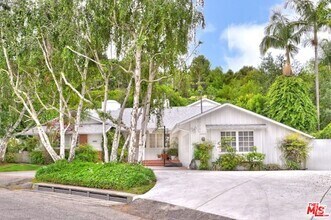 Building Photo - 4031 Hollyline Ave
